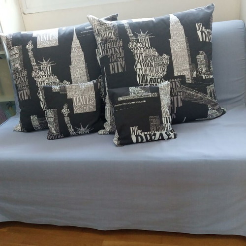 Decorative pillows set of 4 with New York pattern, like new