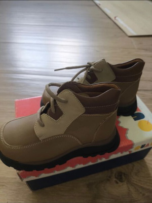 Children's leather boots size 24 new, camel beige with brown details