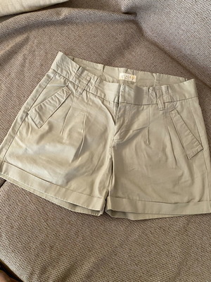 Pull & Bear women's shorts medium beige like new