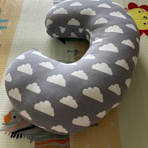 Nursing pillow like new