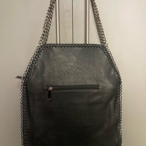 Shoulder bag like new, black with detachable chain