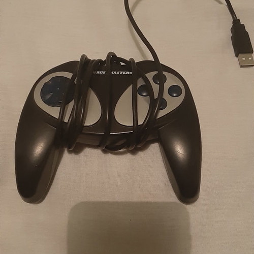 Simple gaming controller used with USB port