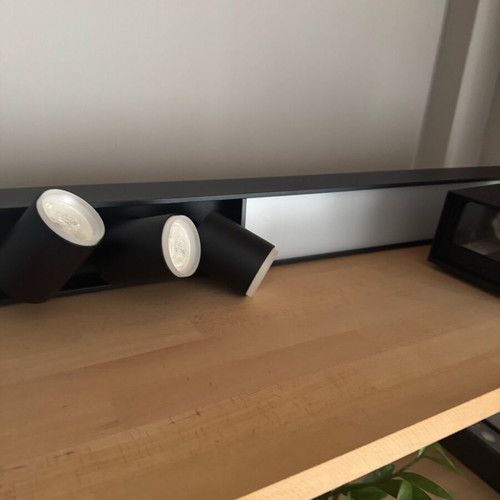 Smart ceiling lights like new, pack of 4 with free outdoor camera