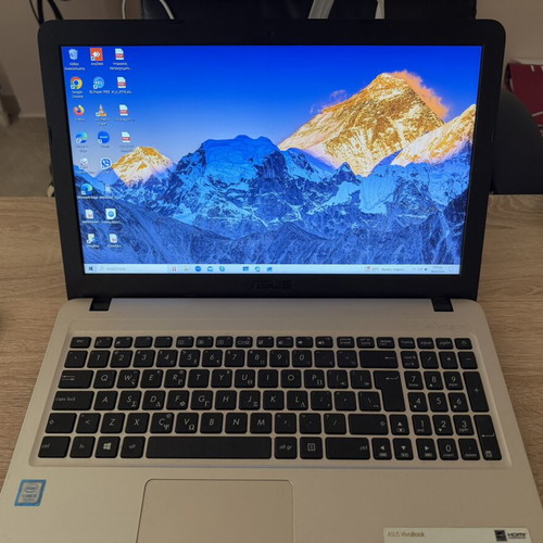 Asus VivoBook X540UA laptop like new, Intel Core i5, 15.6 inch, 256GB SSD