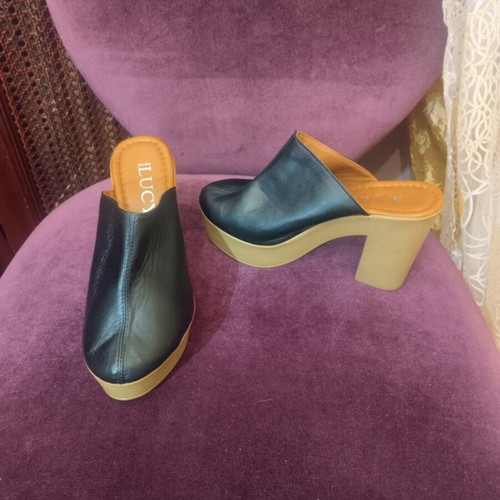 Women's leather clogs new, black