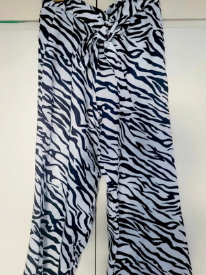 Παντελόνα animal print καινούργια, για M και L, πολύχρωμη
