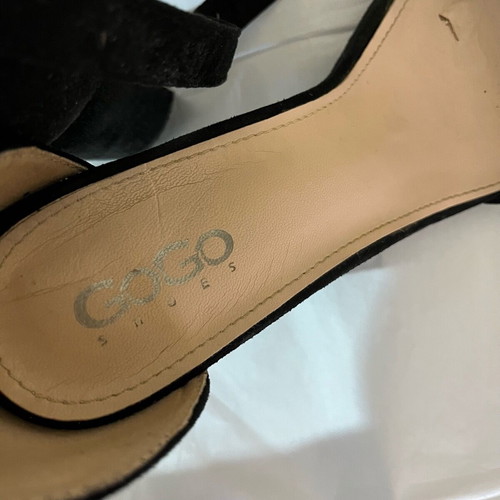 GoGo suede black sandal with thick heel like new