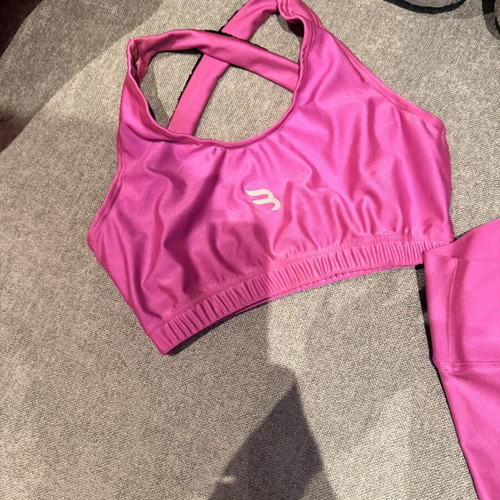 Begatti sports set like new, size Medium, pink