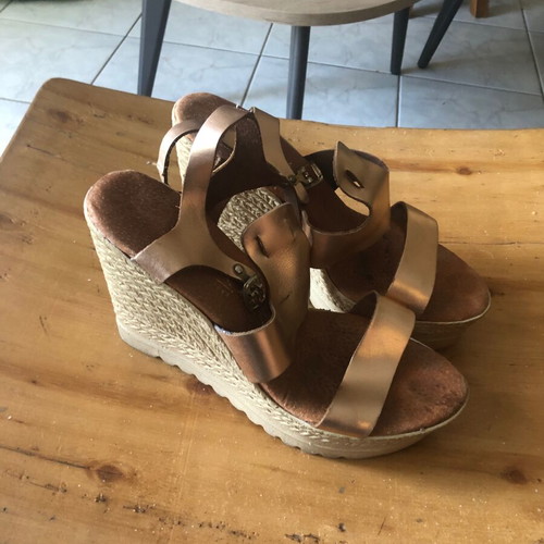 Women Leather Platform Sandals like new, beige, size 40