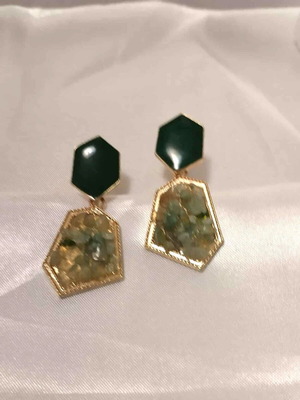 Vintage style earrings new with green shiny stones