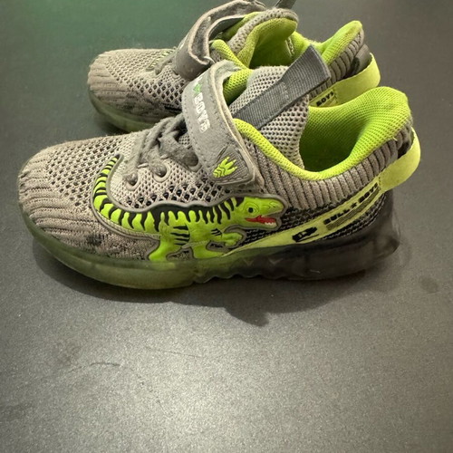 Bull Boys shoes used, size 26, gray, lights not working