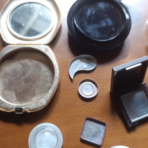 Empty containers for cosmetic samples used, pack of 16