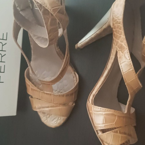 Gianfranco Ferre Croco Leather Sandals Size 37 Like New