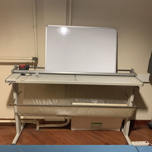 Neolt trimmer like new for paper with metal base