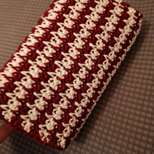 Handmade knitted Pie de poule wrist bag new, black-white
