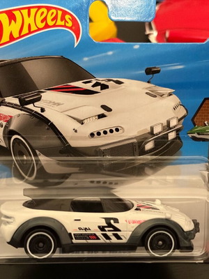 Mazda MX-5 Miata Hot Wheels 1:64 scale new