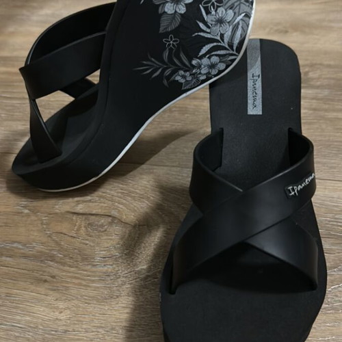 Ipanema high platform slippers with design