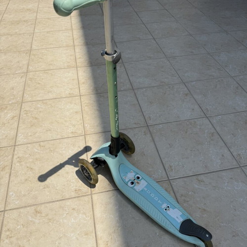 Globber scooter used, mint color, adjustable handlebar, kids 3+