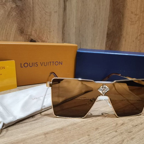 Γυναικεία γυαλιά ηλίου Louis Vuitton καινούργια με πλήρες σετ