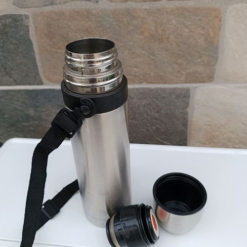 Insulated stainless steel water bottle used, 500ml with strap