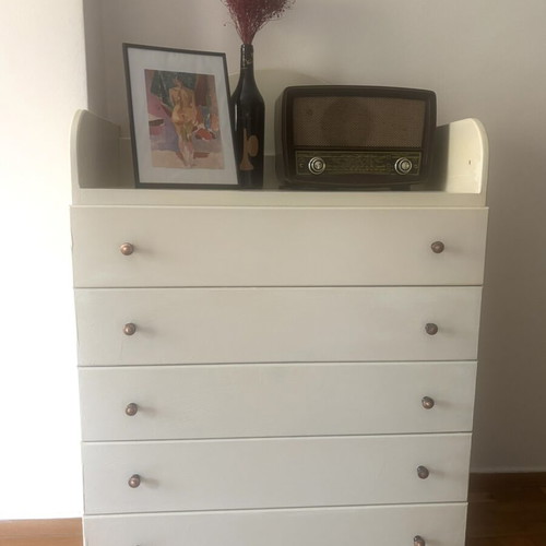 Chest of drawers with 5 light beige drawers