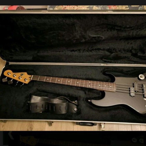 Fender Prodigy four-string bass like new, active, made in USA