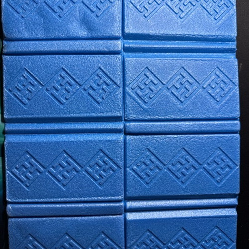 Folding cushion like new for outdoor and picnic use