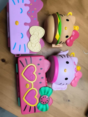 Hello Kitty houses used, pack of 4 without figures