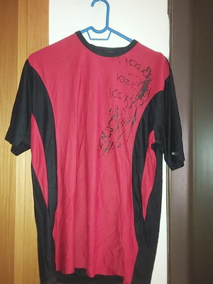 Oversized vintage T-shirt XL like new, black and red