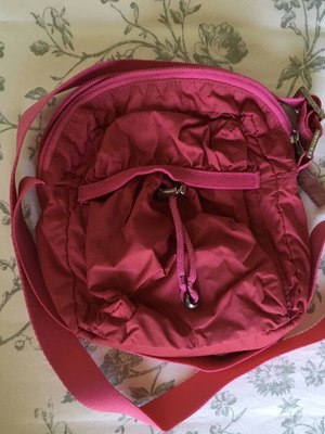Benetton crossbody bag, pink-fuchsia