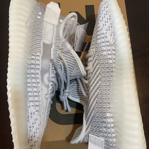 Yeezy Boost 350 V2 Static sneaker new, size 39 1/3