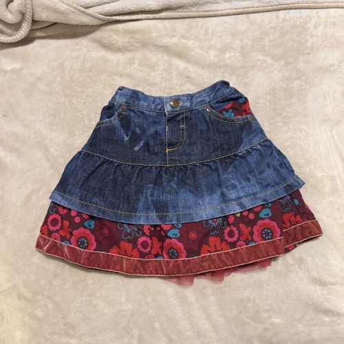 Marks & Spencer girls jean skirt used, size 3-4 years, blue