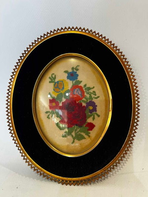 Vintage καδράκι τοίχου με κέντημα λουλουδιών 18x15