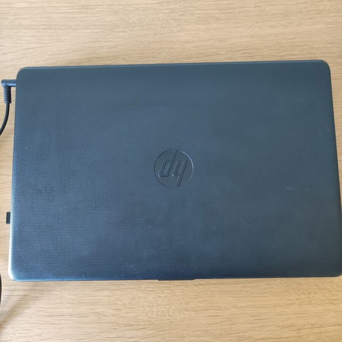 HP 15-bs150nv Laptop 15.6” Intel Core i3-5005U 4GB RAM Windows 10 like new with charger