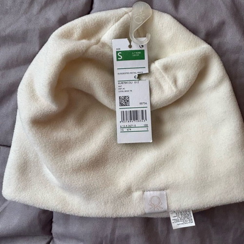 Benetton hat new, white, size S