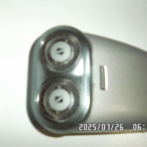 Philishave battery shaver used with case and brush