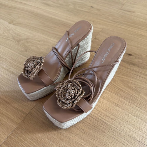 Public Desire wedge heel pumps with lacing and knit flower like new, size 40, brown