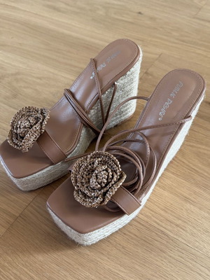 Public Desire wedge heel pumps with lacing and knit flower like new, size 40, brown