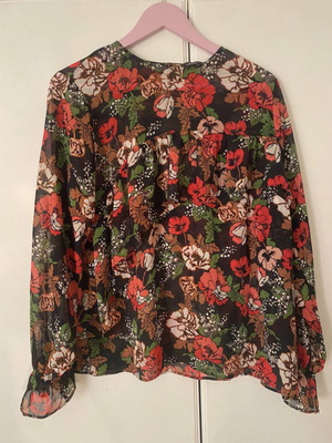 Marks & Spencer women's blouse red-black floral in L-XL like new