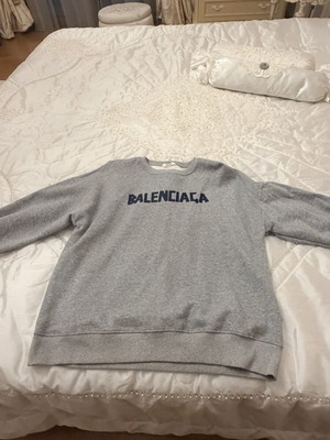 Balenciaga sweatshirt size L like new