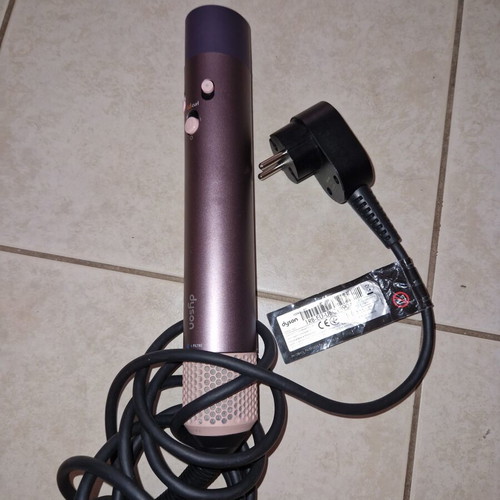 Dyson hair styler with attachments