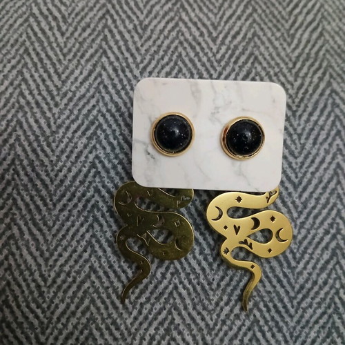 Steel earrings with stone like new, black and gold