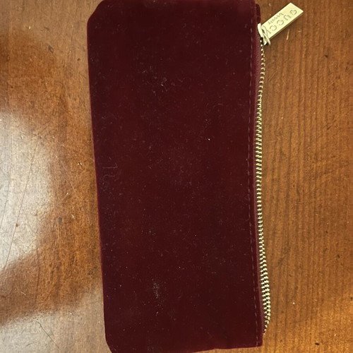 Gucci beauty bag like new, red