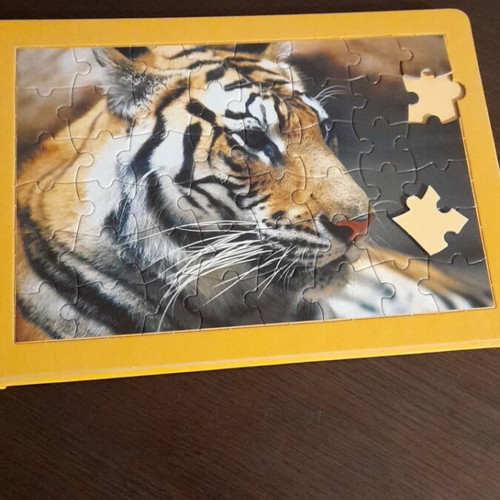 Puzzle book with 5 puzzles of 48 pieces each, like new