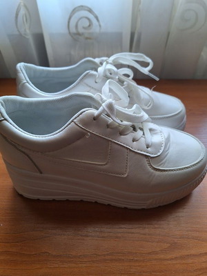 Γυναικείο sneaker με πλατφόρμα μεταχειρισμένο, άσπρο, No 40