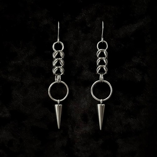 Boxweave Chainmail earrings new with spikes silver