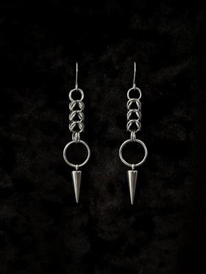 Boxweave Chainmail earrings new with spikes silver