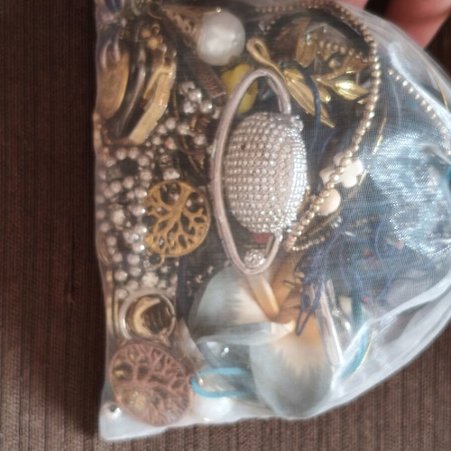 Jewelry Making Materials Set like new, beads and charms