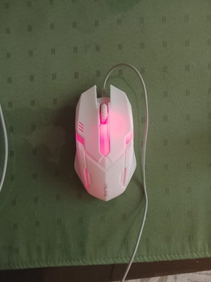 White keyboard and mouse like new with lighting