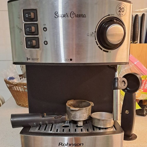 Rohnson Super Crema espresso machine with milk frother
